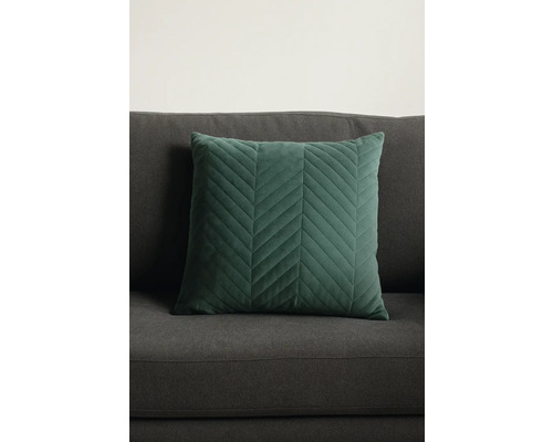 Coussin décoratif à chevrons sur un canapé