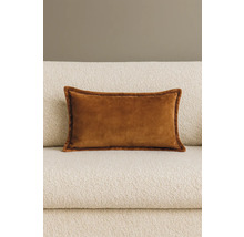 Dekokissen aus Samt auf einem Sofa