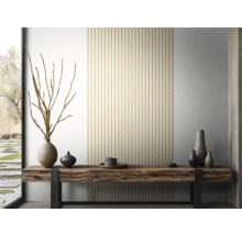 Scène d'intérieur avec table en bois et vases décoratives