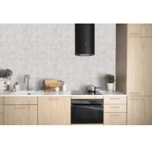 Moderne Küche mit Dunstabzugshaube, Spüle, Kochfeld und Backofen in hellem Holzdesign