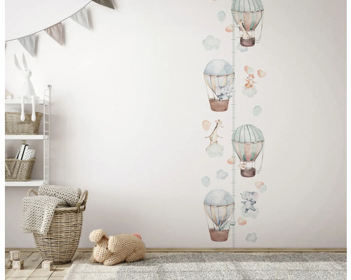 Kinderzimmer mit Wandtattoo Höhenmesser mit Heißluftballons und Tieren