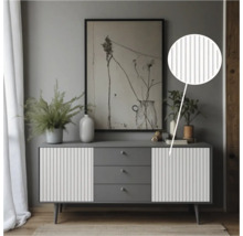 Commode avec trois tiroirs et portes rainurées