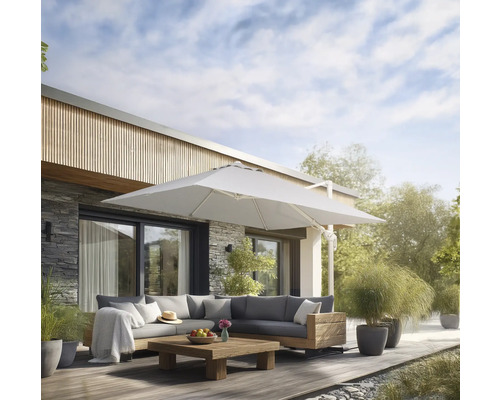 Terrasse mit großem Sonnenschirm, Lounge-Möbeln und Holzboden