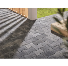 Pavés en béton posés à l'extérieur.