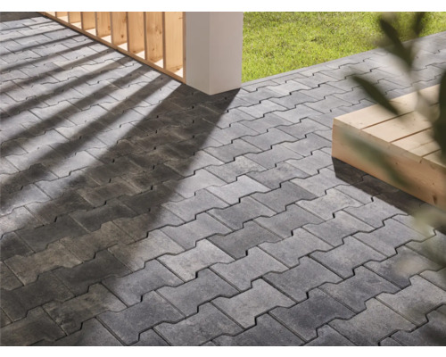 Pavés en béton posés à l'extérieur.