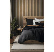 Chambre à coucher avec panneaux muraux en bois, lit et plantes d'intérieur