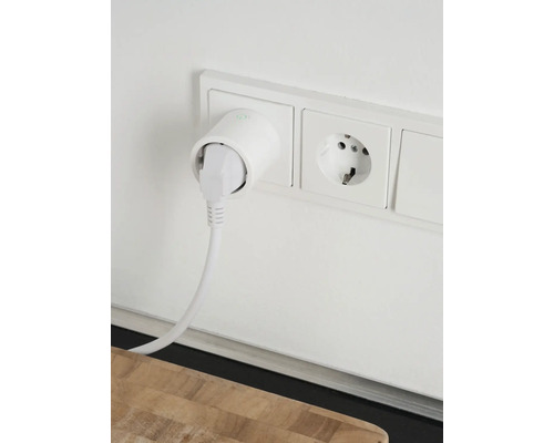 Steckdosenleiste mit Stecker und Kabel