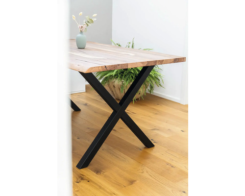 Esstisch mit Holzplatte und schwarzem Metallgestell im X-Design