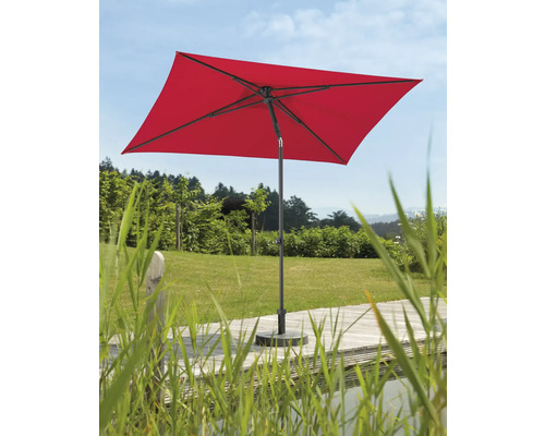 Rechteckiger Sonnenschirm im Garten