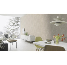 Salon lumineux avec papier peint, table à manger et vue sur l'extérieur