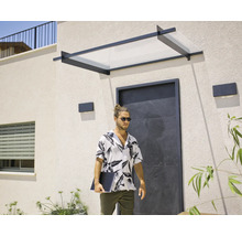 Marquise de porte moderne avec cadre en métal noir et panneau transparent au-dessus d'une entrée sombre sur une façade claire.