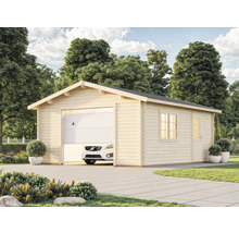 Garage en bois avec porte sectionnelle, fenêtre et porte dans un jardin