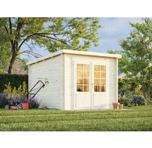 Garten mit Gerätehaus aus Holz, Rasenmäher und Gartengeräten