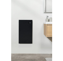 Convecteur mural noir avec affichage numérique dans une salle de bains