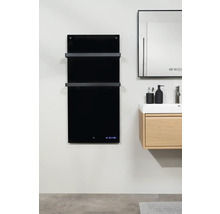 Salle de bains avec sèche-serviettes noir, miroir et meuble sous-lavabo