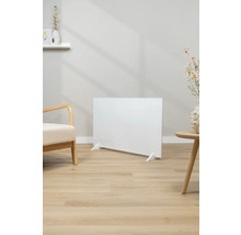 Radiateur blanc dans une pièce lumineuse