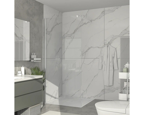 Salle de bain moderne avec douche à l'italienne, meuble sous-vasque et carrelage en marbre