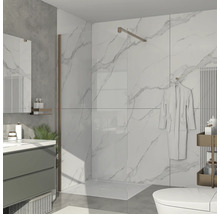 Salle de bains moderne avec cabine de douche, lavabo et toilettes.