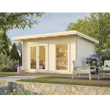 Garten mit Holzgartenhaus, Sitzgruppe und Steinterrasse