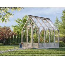 Serre en bois avec plantes dans le jardin