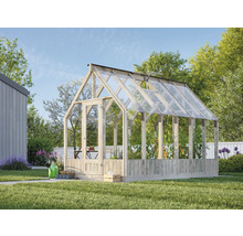 Gewächshaus mit Holzrahmen und Pflanzen im Garten