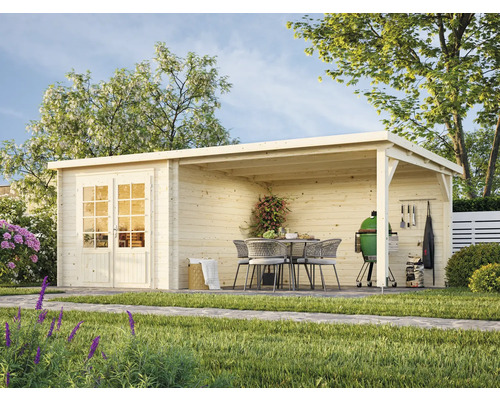 Maison de jardin en bois avec terrasse couverte, table de jardin, chaises et barbecue dans le jardin