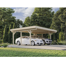 Doppelcarport aus Holz mit zwei parkenden Autos im Garten