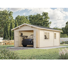 Holzgarage mit geöffneten Türen und einem Auto im Inneren in einer Gartenumgebung.