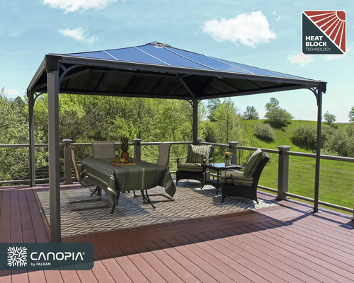 Hexagonaler Pavillon mit Tisch und Stühlen auf einer Terrasse