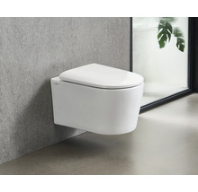 WC suspendu en céramique avec siège de WC devant un mur gris