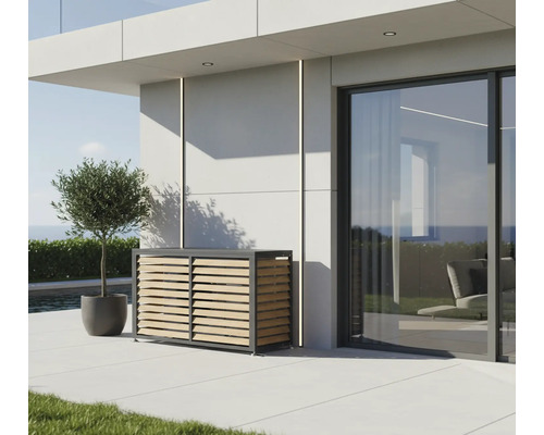 Moderne Gartenszene mit einer Holzverkleidung für Klimaanlagen und einem kleinen Baum in einem Topf