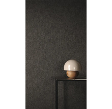 Papier peint textile avec une structure fine sur une console de table