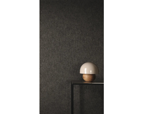 Papier peint textile avec une structure fine sur une console de table