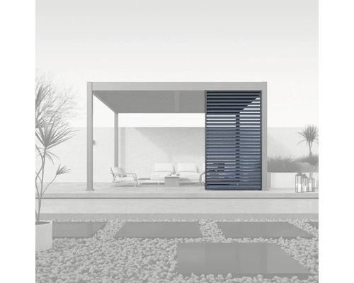 Pergola mit horizontalen Lamellen zur Beschattung im Gartenbereich