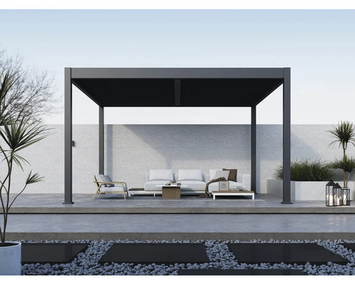 Moderne Terrassenüberdachung mit Sitzgruppe im Außenbereich.