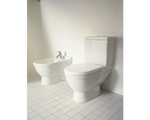 Bidet et toilettes dans la salle de bain