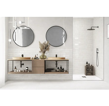 Salle de bains moderne avec meuble-lavabo, miroirs ronds et douche à l'italienne