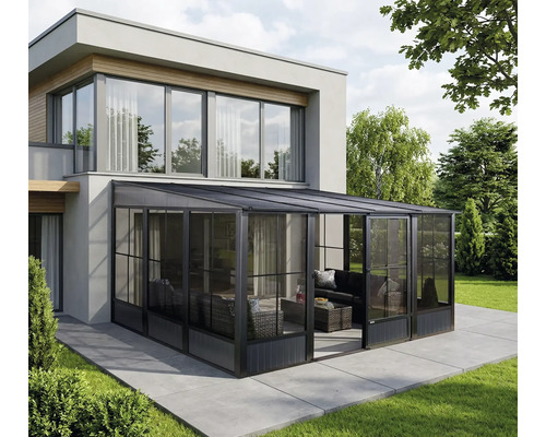 Wintergartenanbau mit Sitzgruppe an einem Wohnhaus