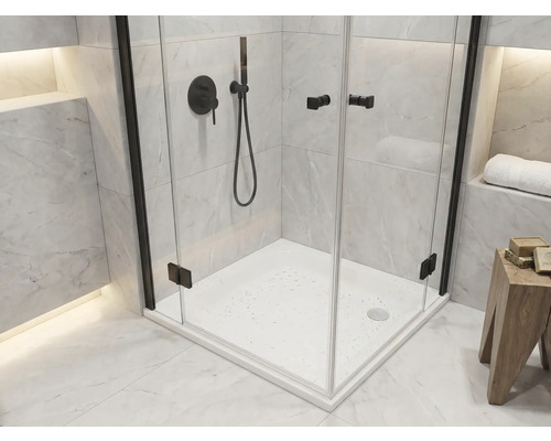 Cabine de douche avec parois en verre et robinetterie