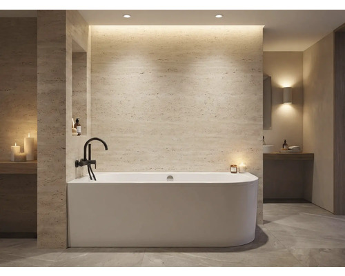 Salle de bain avec baignoire, robinet, étagères et éclairage