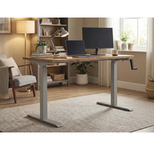 Bureau réglable en hauteur avec manivelle, ordinateur portable et moniteur dans une pièce lumineuse.