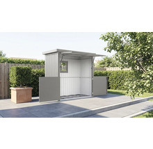 Abri de jardin métallique avec portes ouvertes et fenêtre dans le jardin