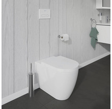 Modernes Badezimmer mit wandhängendem WC, Betätigungsplatte, Toilettenpapierhalter, WC-Bürste und Handtuchhalter