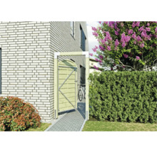 Holztor in einem Garten mit Ziegelmauer