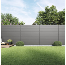 Jardin avec clôture de protection visuelle en WPC grise