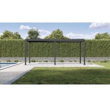 Pergola im Gartenbereich mit Rasenfläche