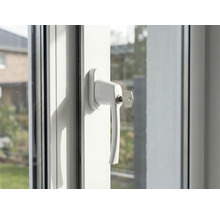 Nahaufnahme eines Fensters mit Fenstergriff und Schlüssel