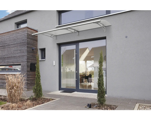 Porte d'entrée avec auvent sur une maison résidentielle moderne