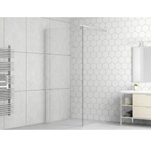 Salle de bain avec paroi de douche en verre, sèche-serviettes et meuble-lavabo