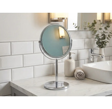 Miroir cosmétique rond autoportant en métal dans la salle de bain